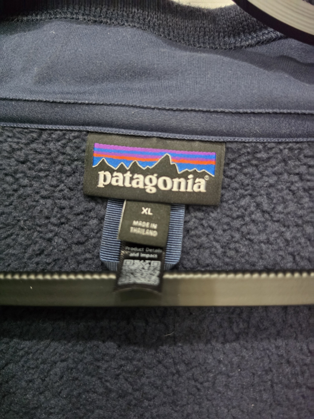 Patagonia Men’s Dark Navy Quarter-Zip Fleece Pullover - Picture 8 of 13